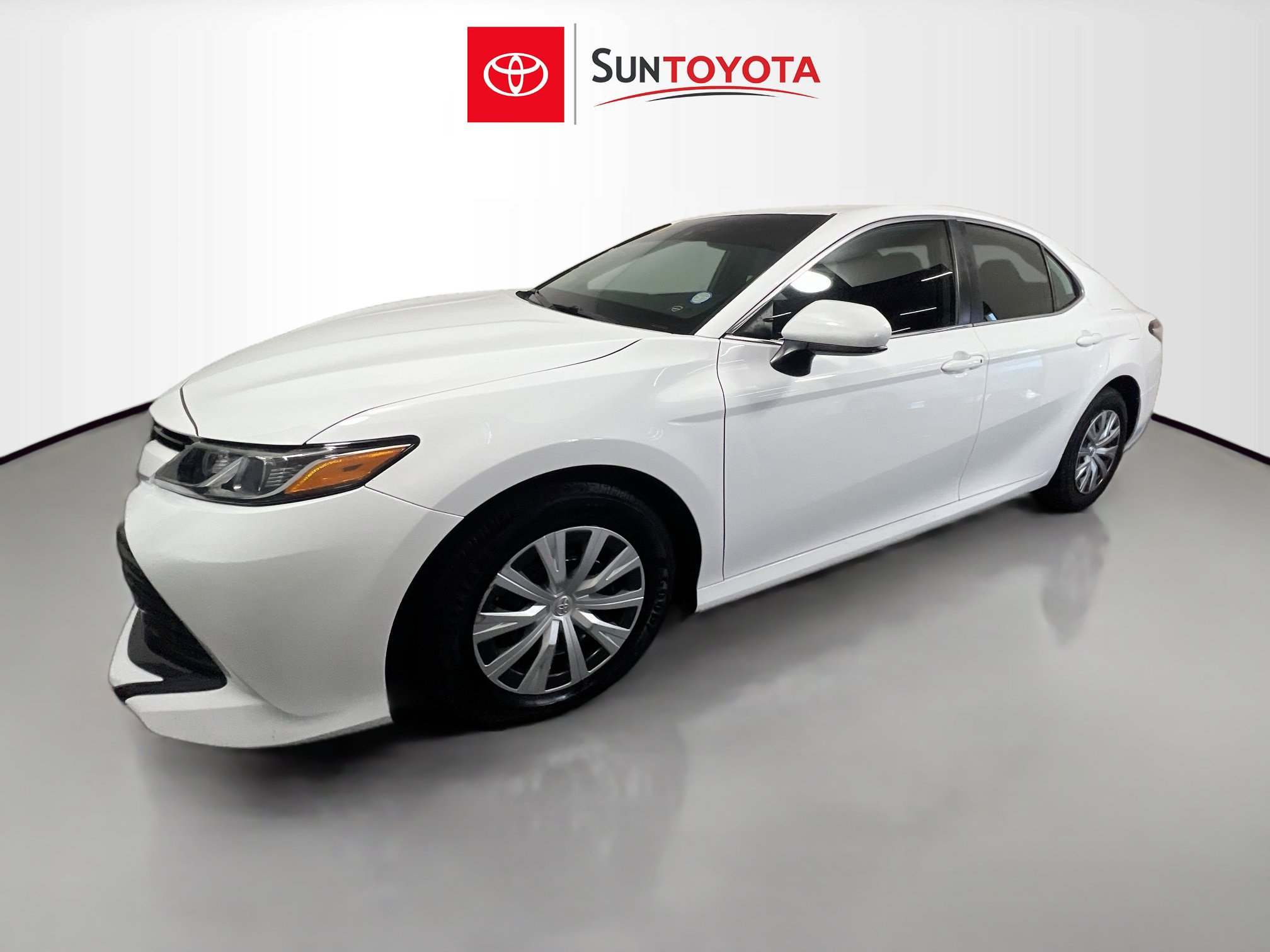 Used 2020 Toyota Camry L image 9