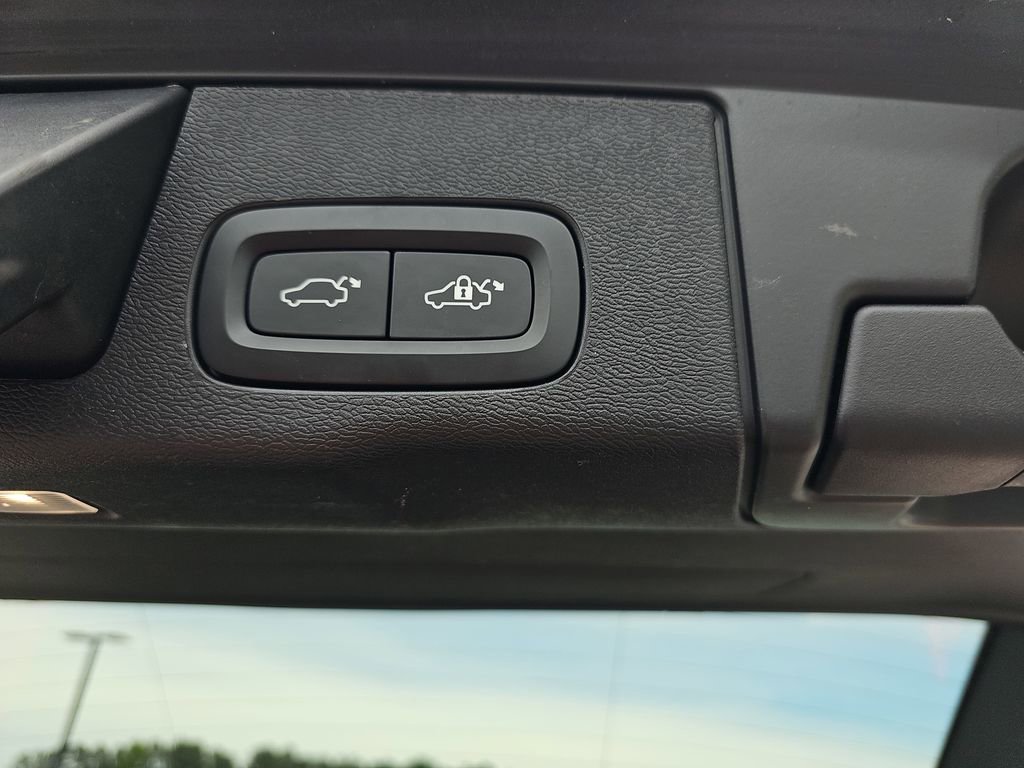 Used 2023 Volvo XC60 B5 Plus w/ Protection Package Premier FWD image 18