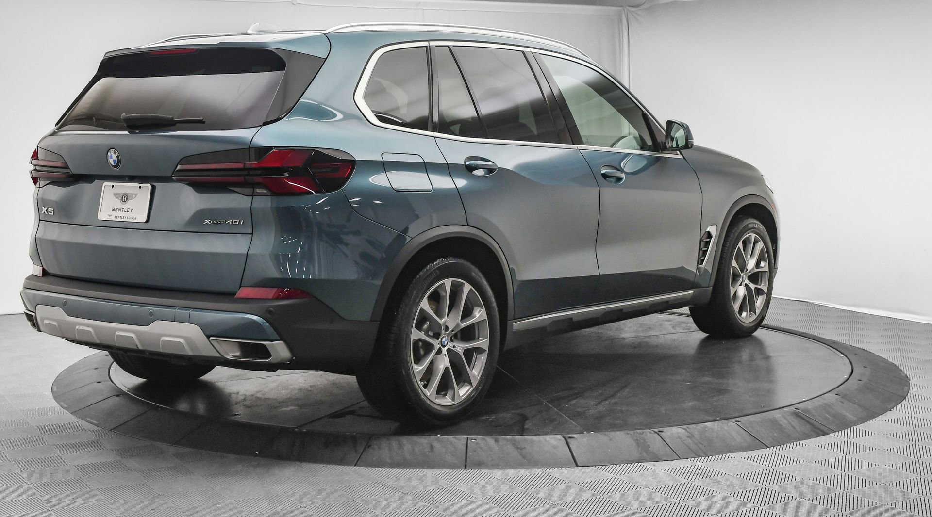 Used 2024 BMW X5 xDrive40i w/ Parking Assistance Package image 10