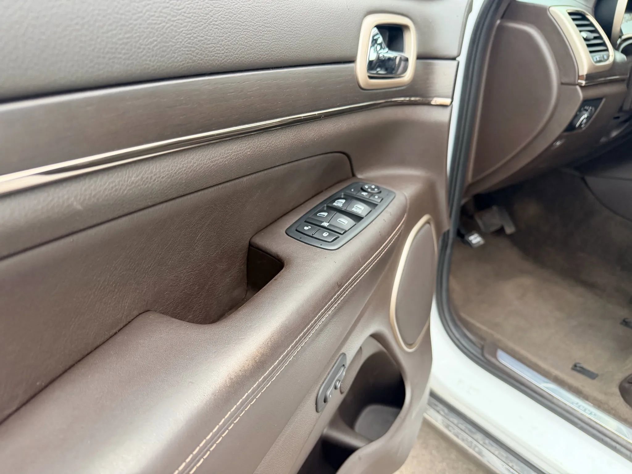 Used 2014 Jeep Grand Cherokee Summit AWD/4WD image 10
