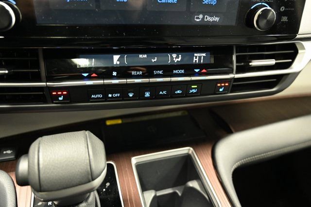 Used 2023 Toyota Sienna XLE w/ XLE Plus Package image 19