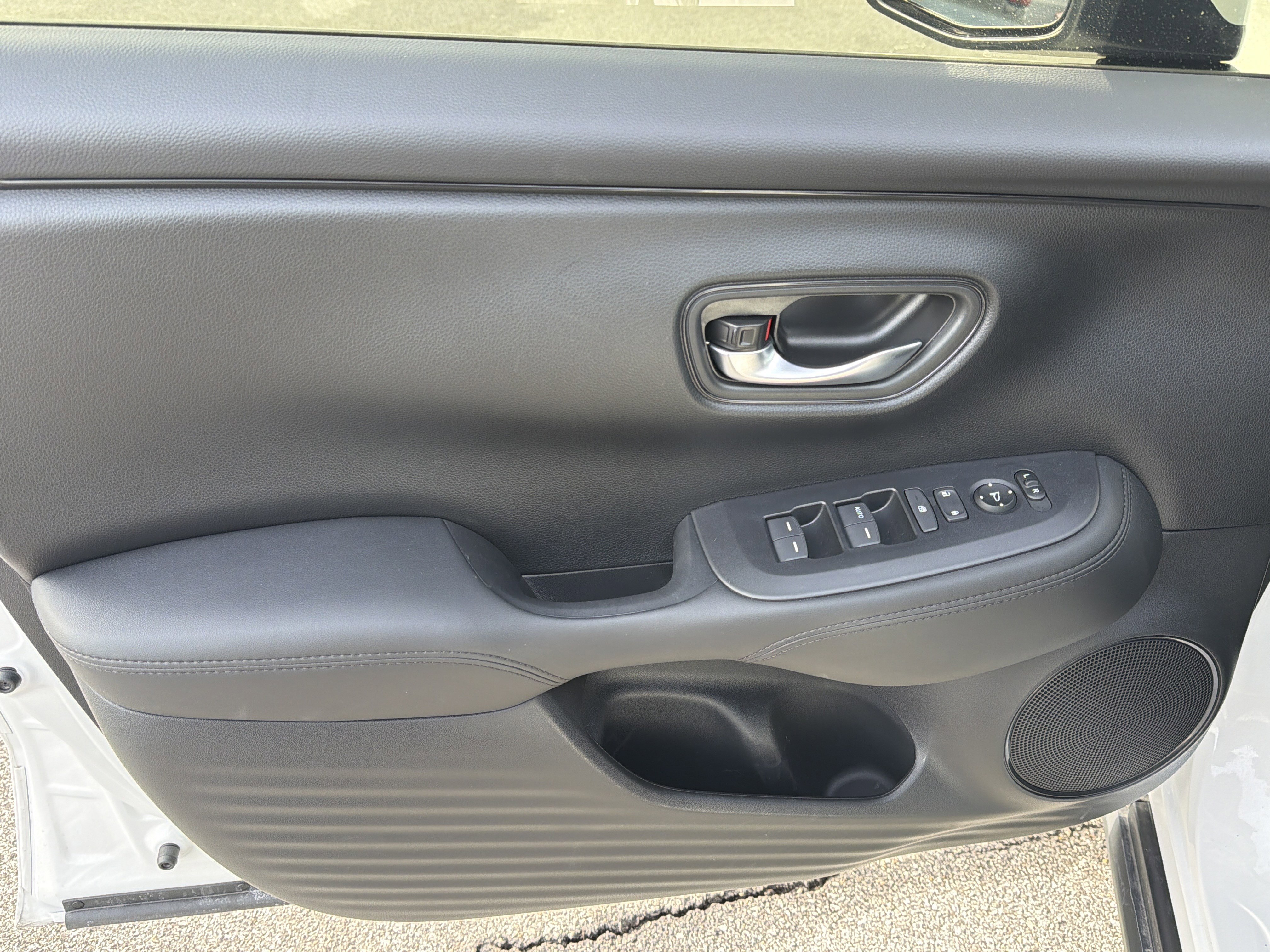 Used 2026 Honda HR-V LX image 9