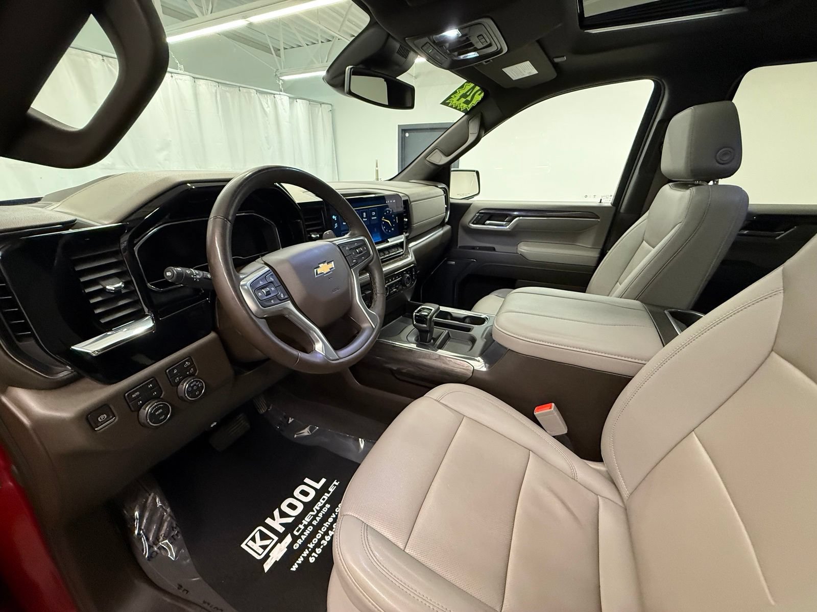 Used 2024 Chevrolet Silverado 1500 LTZ w/ LTZ Premium Package AWD/4WD image 11