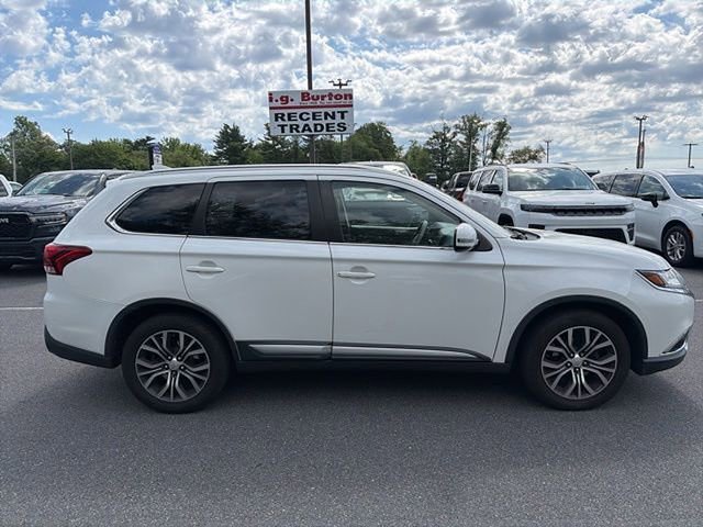 Used 2017 Mitsubishi Outlander SE AWD/4WD image 10