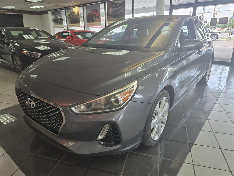 Used 2018 Hyundai Elantra GT FWD image 1