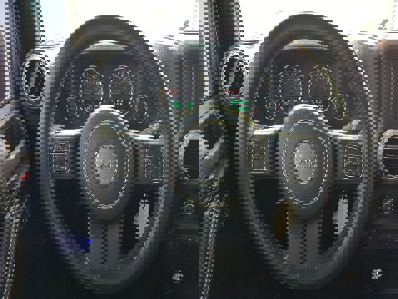 Used 2015 Jeep Wrangler Unlimited Sahara w/ Connectivity Group image 22