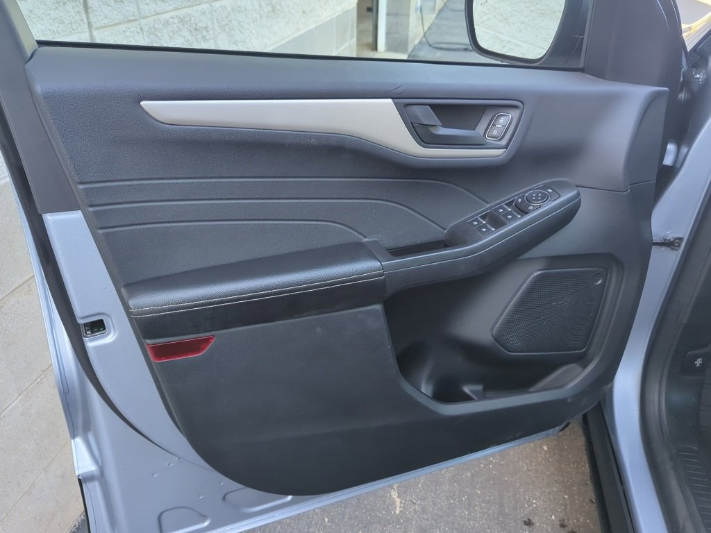 Used 2022 Ford Escape SE image 12