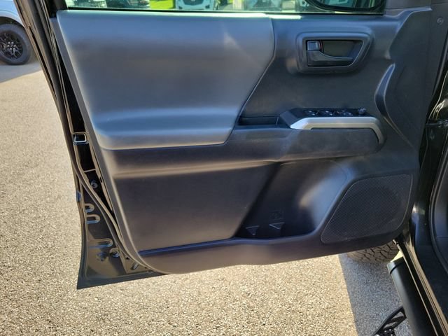 Used 2022 Toyota Tacoma SR5 AWD/4WD image 23