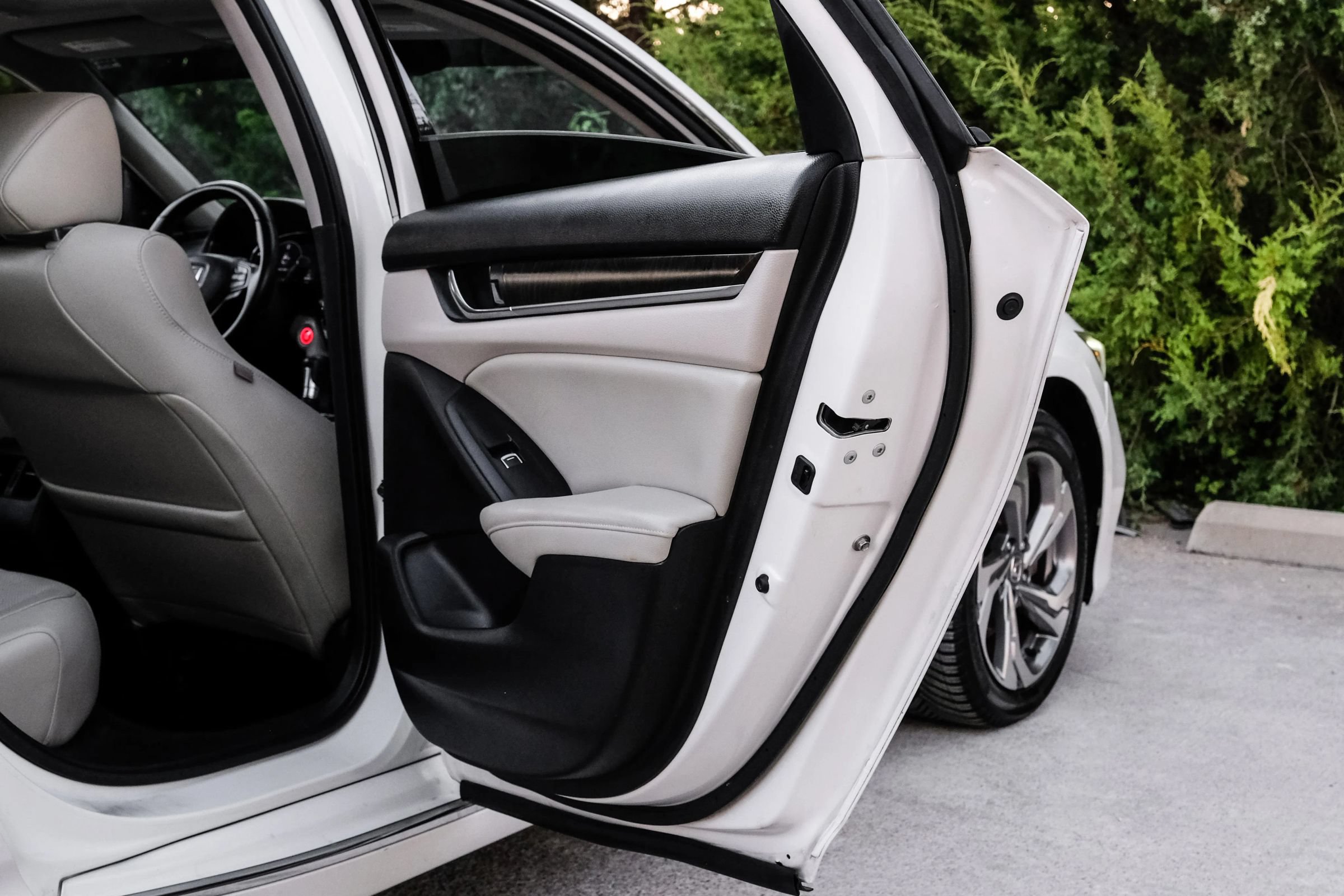 Used 2018 Honda Accord EX-L image 47