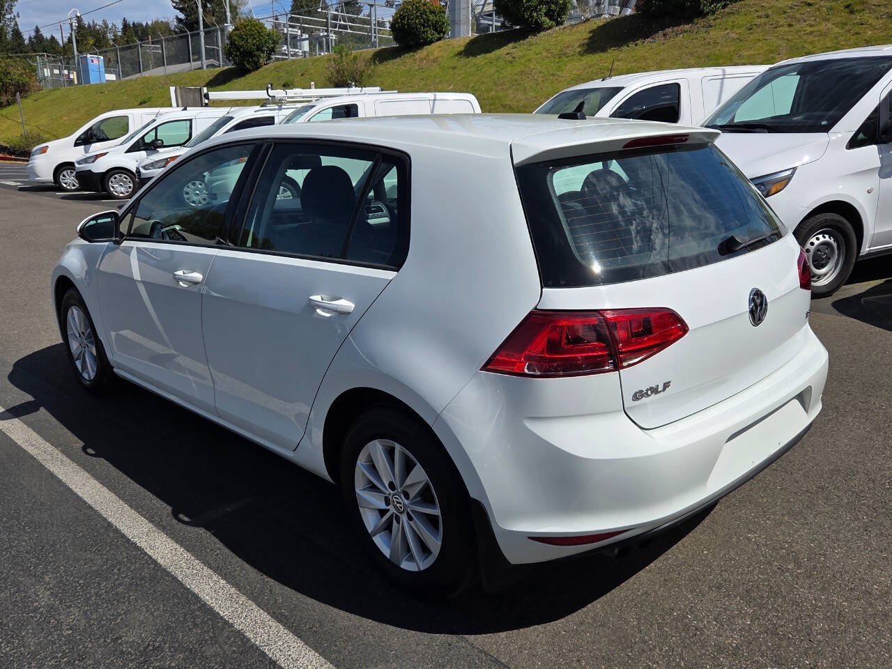 Used 2017 Volkswagen Golf S FWD image 5