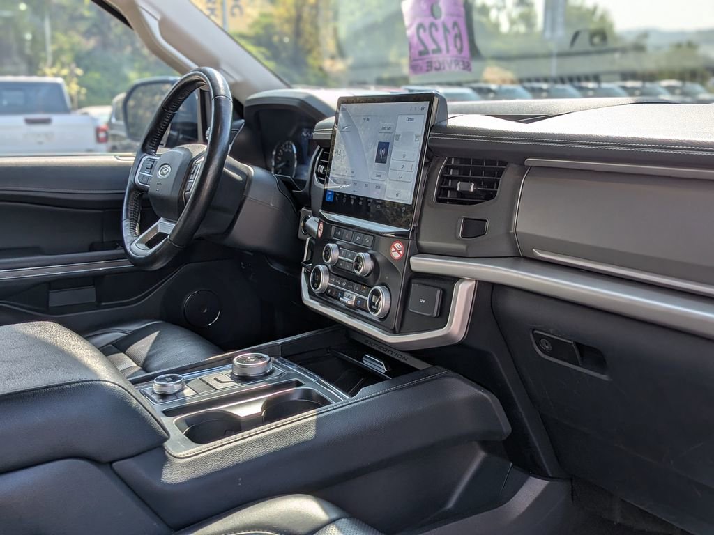 Used 2024 Ford Expedition XLT image 27