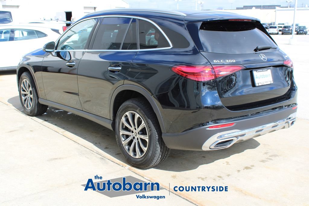 Used 2025 Mercedes-Benz GLC 300 4MATIC image 4