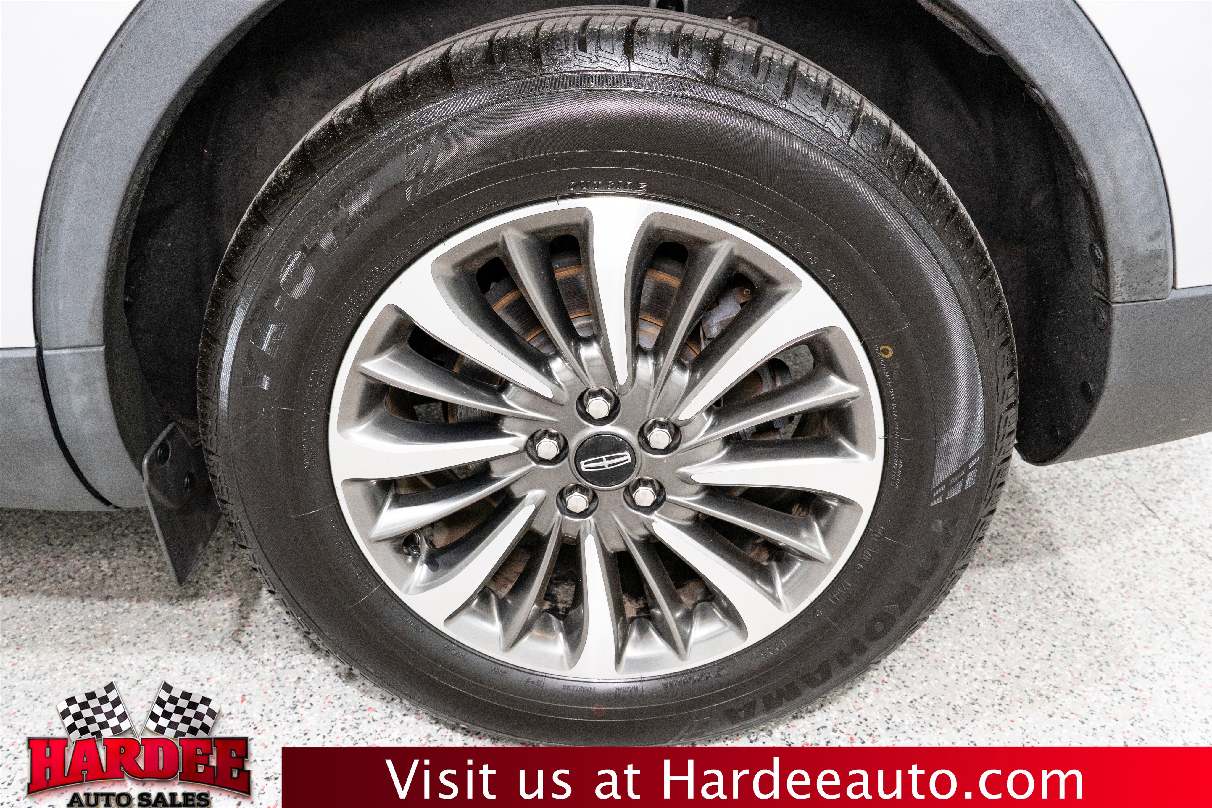 Used 2019 Lincoln Nautilus Select w/ Cargo Utility Package FWD image 10