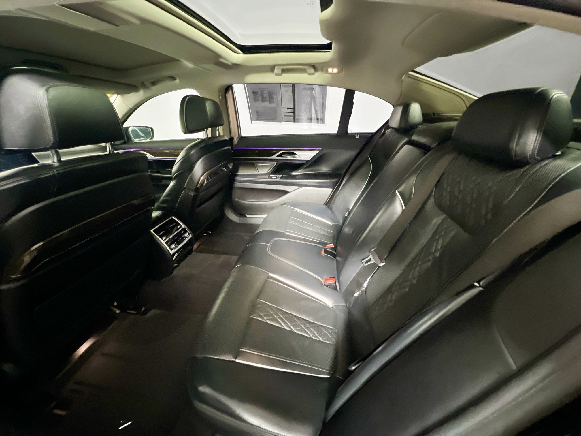 Used 2022 BMW 740i xDrive w/ Premium Package image 29