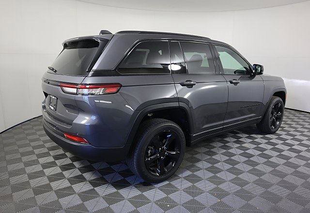 New 2025 Jeep Grand Cherokee Altitude image 4
