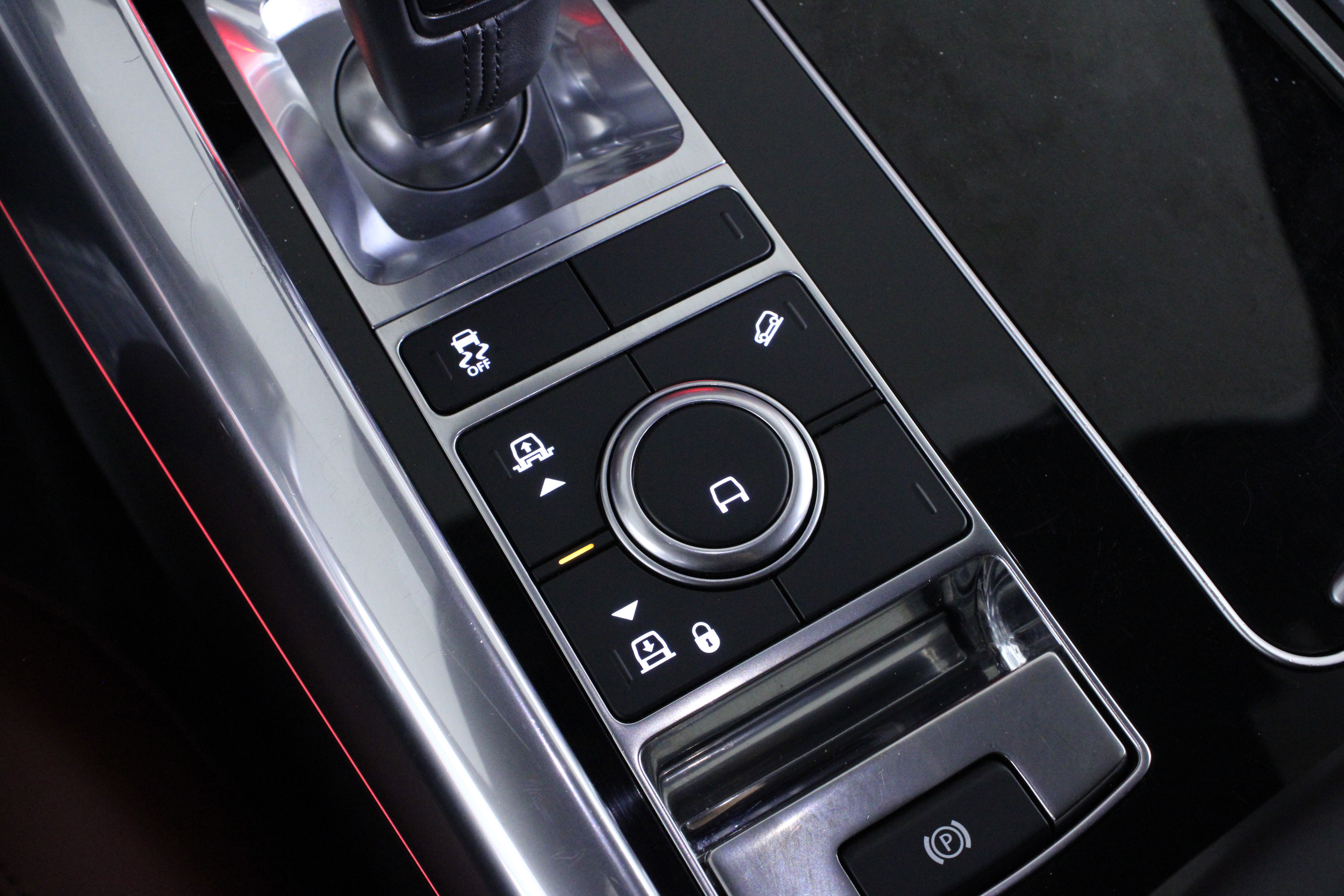 Used 2018 Land Rover Range Rover Sport HSE Dynamic image 31