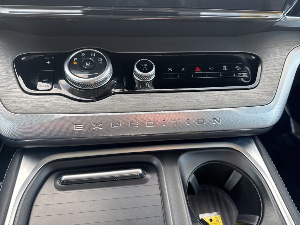 Used 2025 Ford Expedition Max Platinum AWD/4WD image 12