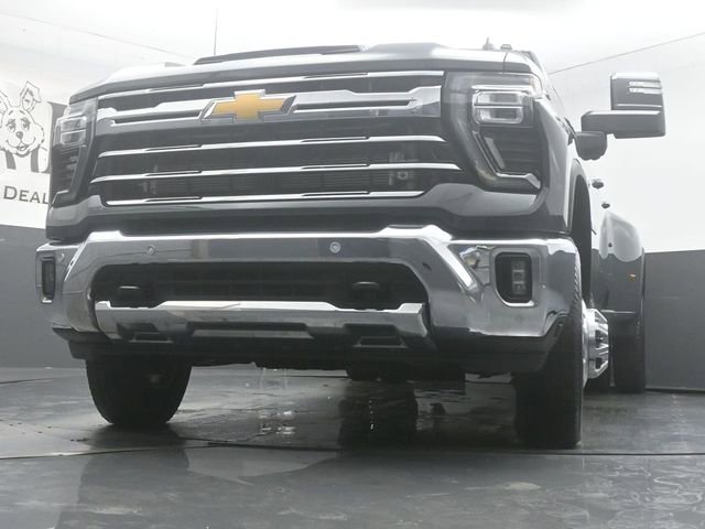Used 2025 Chevrolet Silverado 3500 LTZ w/ LTZ Plus Package image 4