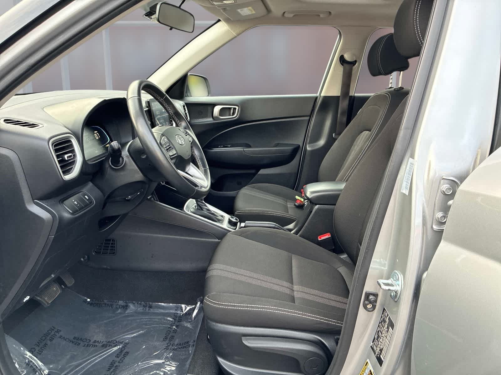 Used 2025 Hyundai Venue SEL FWD image 22
