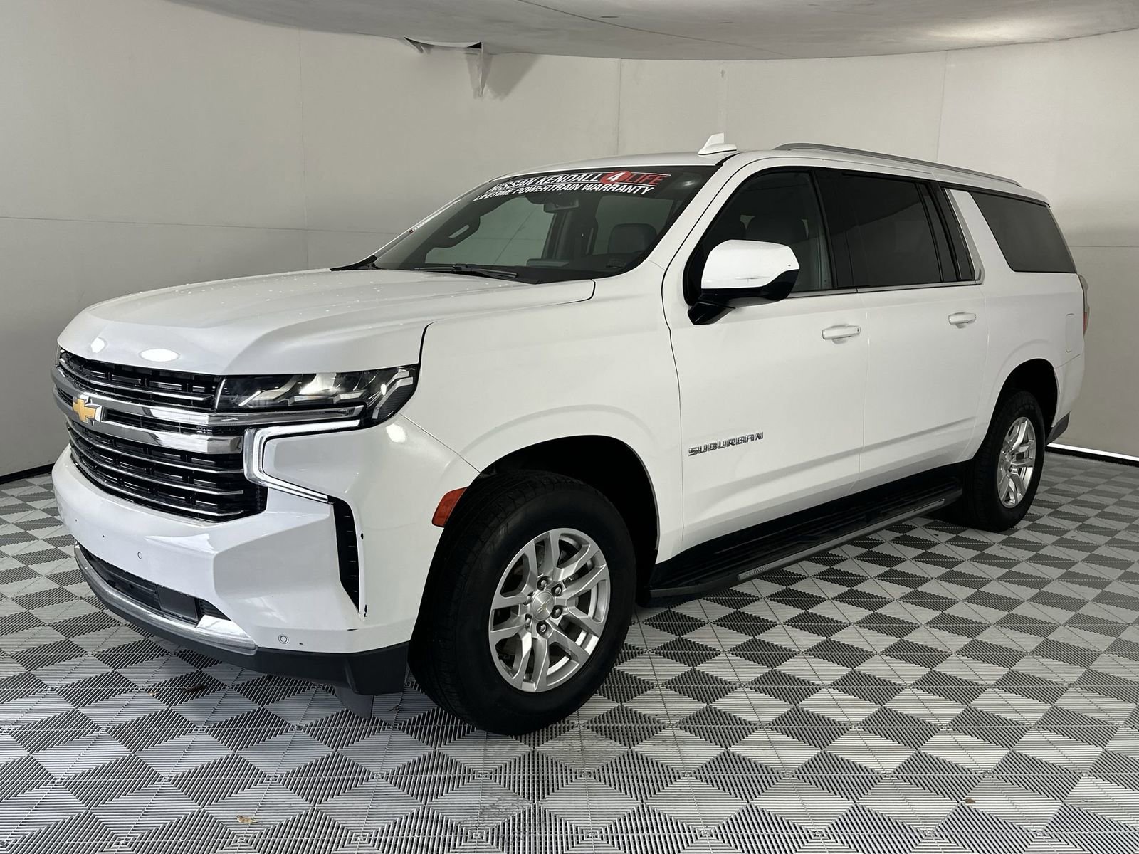 Used 2022 Chevrolet Suburban LT RWD image 4