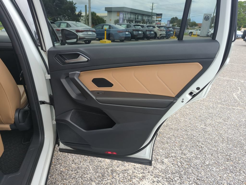 Certified 2024 Volkswagen Tiguan SE w/ Panoramic Sunroof Package FWD image 34