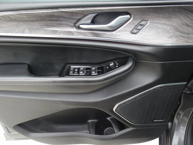 Used 2023 Jeep Grand Cherokee L Overland image 11