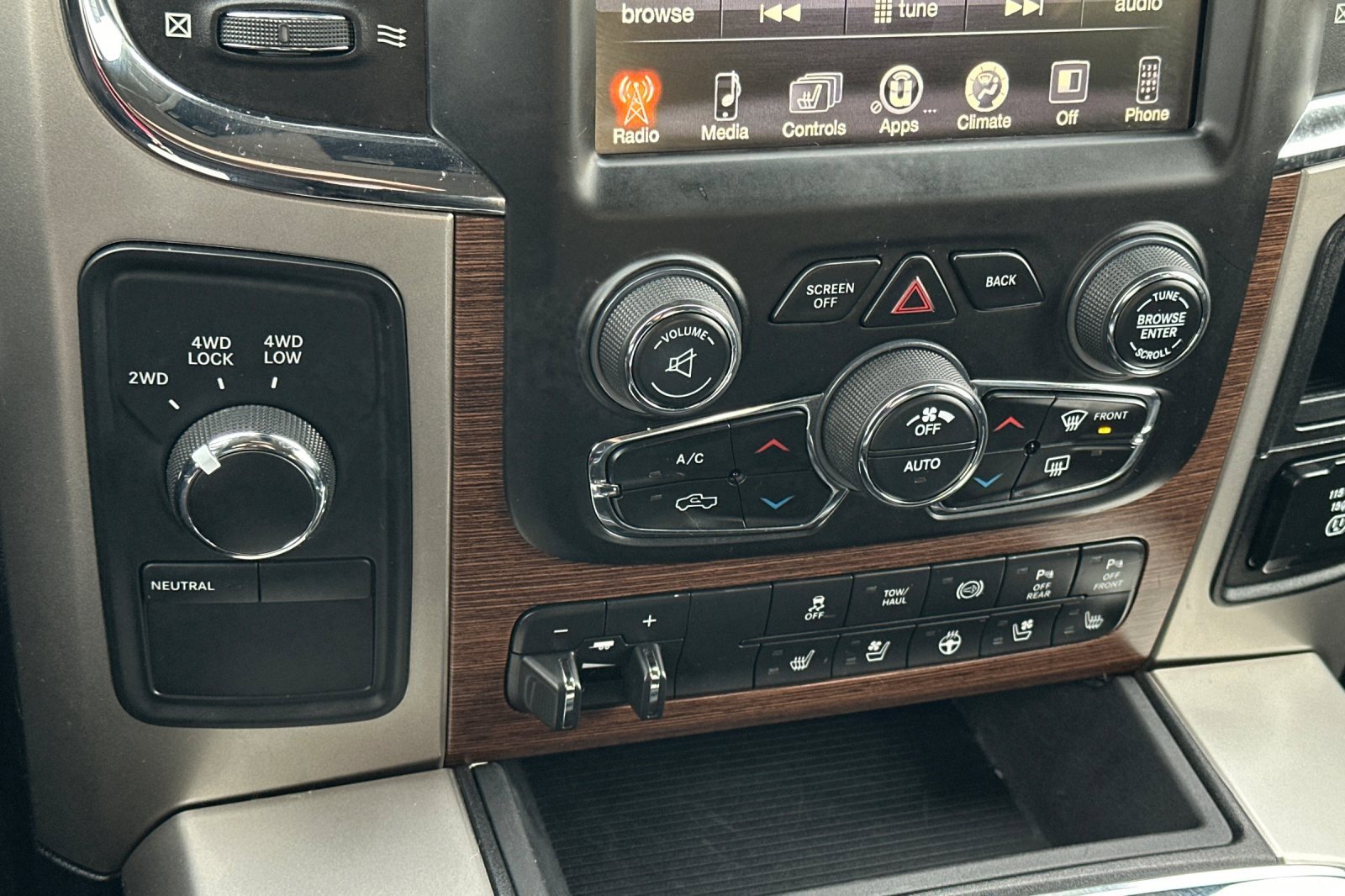 Used 2017 RAM 2500 Laramie w/ Sport Appearance Group image 19