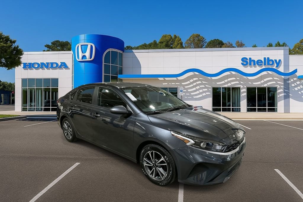 Used 2023 Kia Forte LXS image 2