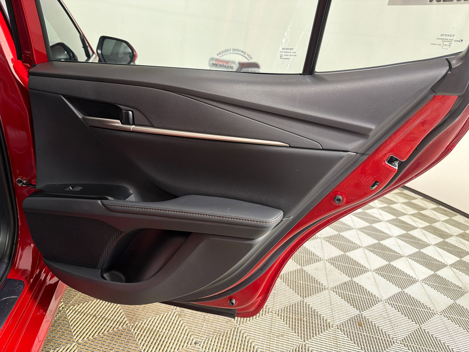 Used 2025 Toyota Camry XLE FWD image 17