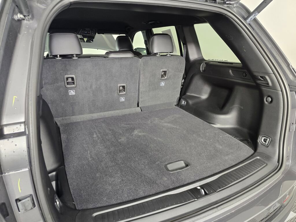 New 2025 Jeep Grand Cherokee Altitude image 13