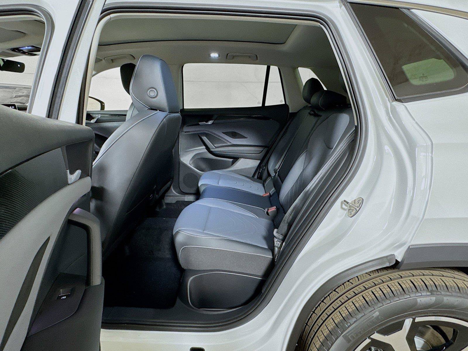 New 2026 Volkswagen Tiguan SE FWD image 12