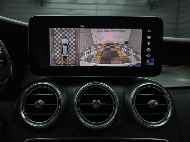 Used 2021 Mercedes-Benz GLC 300 4MATIC image 29