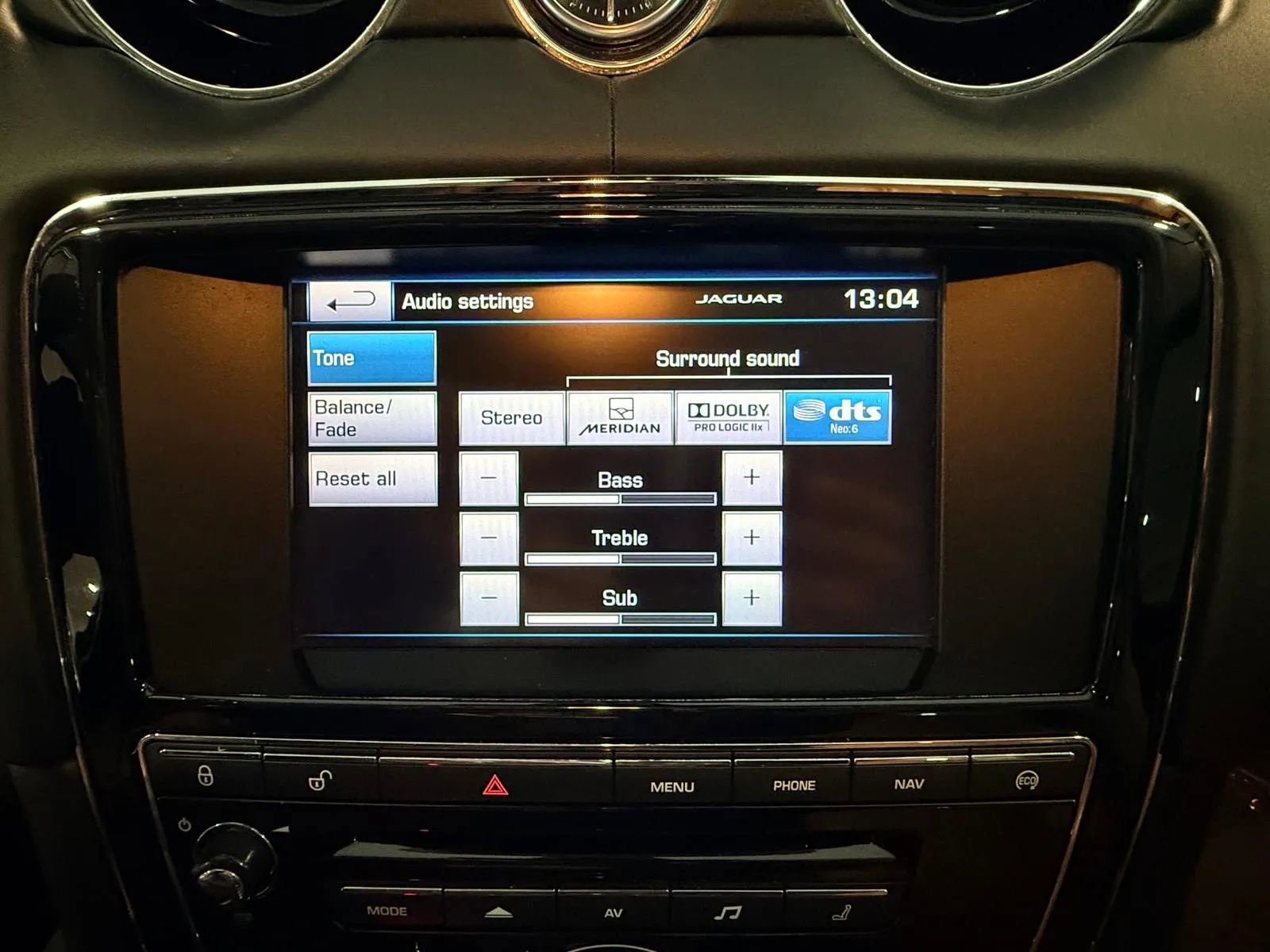 Used 2015 Jaguar XJ L Portfolio image 28