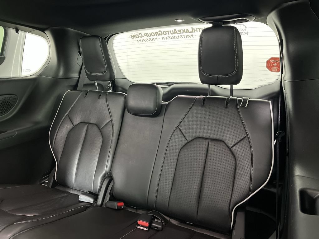 Used 2025 Chrysler Pacifica Limited FWD image 26
