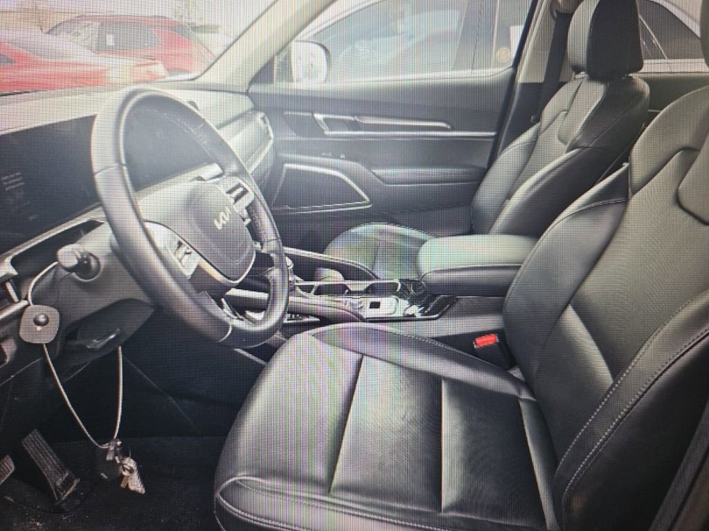 Used 2025 Kia Telluride S image 6