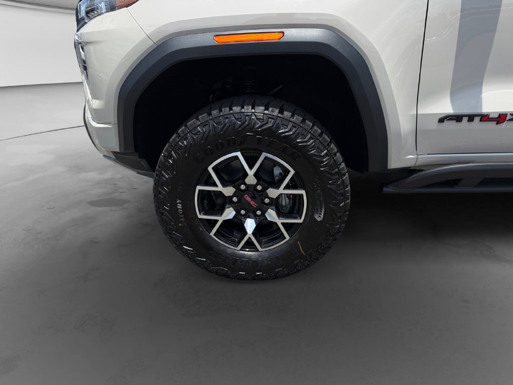 New 2026 GMC Canyon AT4X w/ LPO, Black Badging Package AWD/4WD image 9