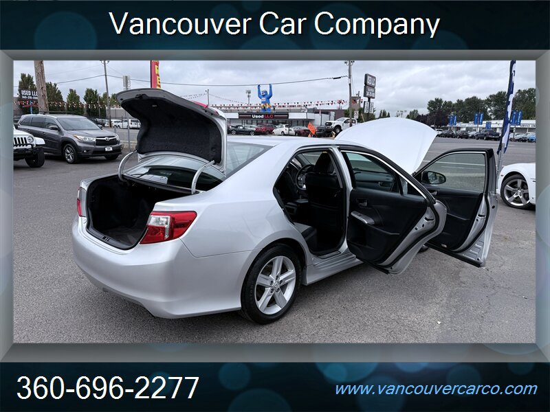 Used 2014 Toyota Camry SE FWD image 32
