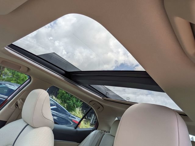 Used 2021 Toyota Camry XLE w/ Navigation Package FWD image 21