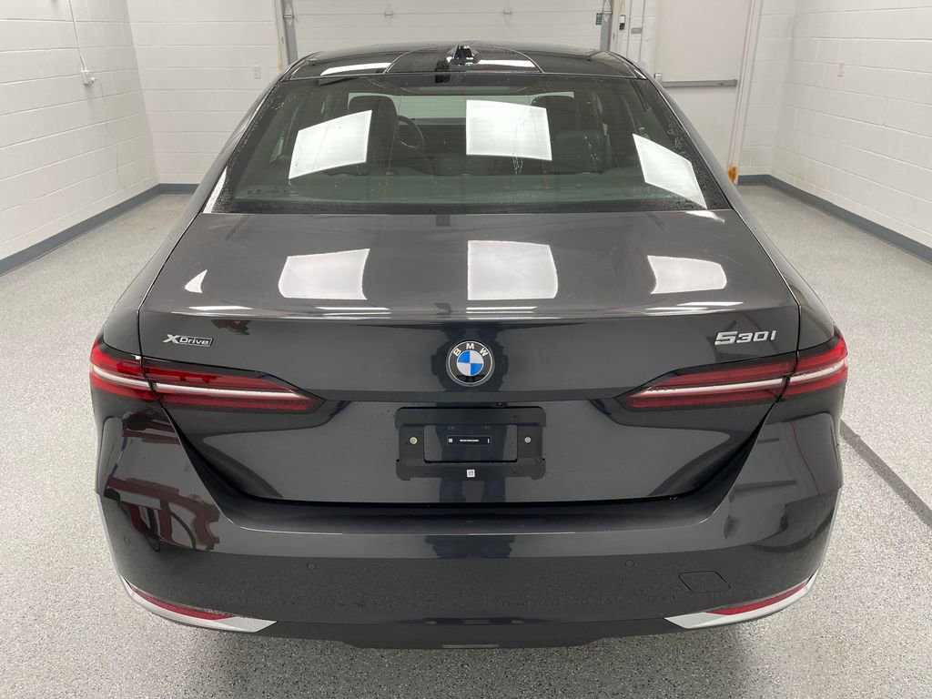 Used 2025 BMW 530i xDrive image 9