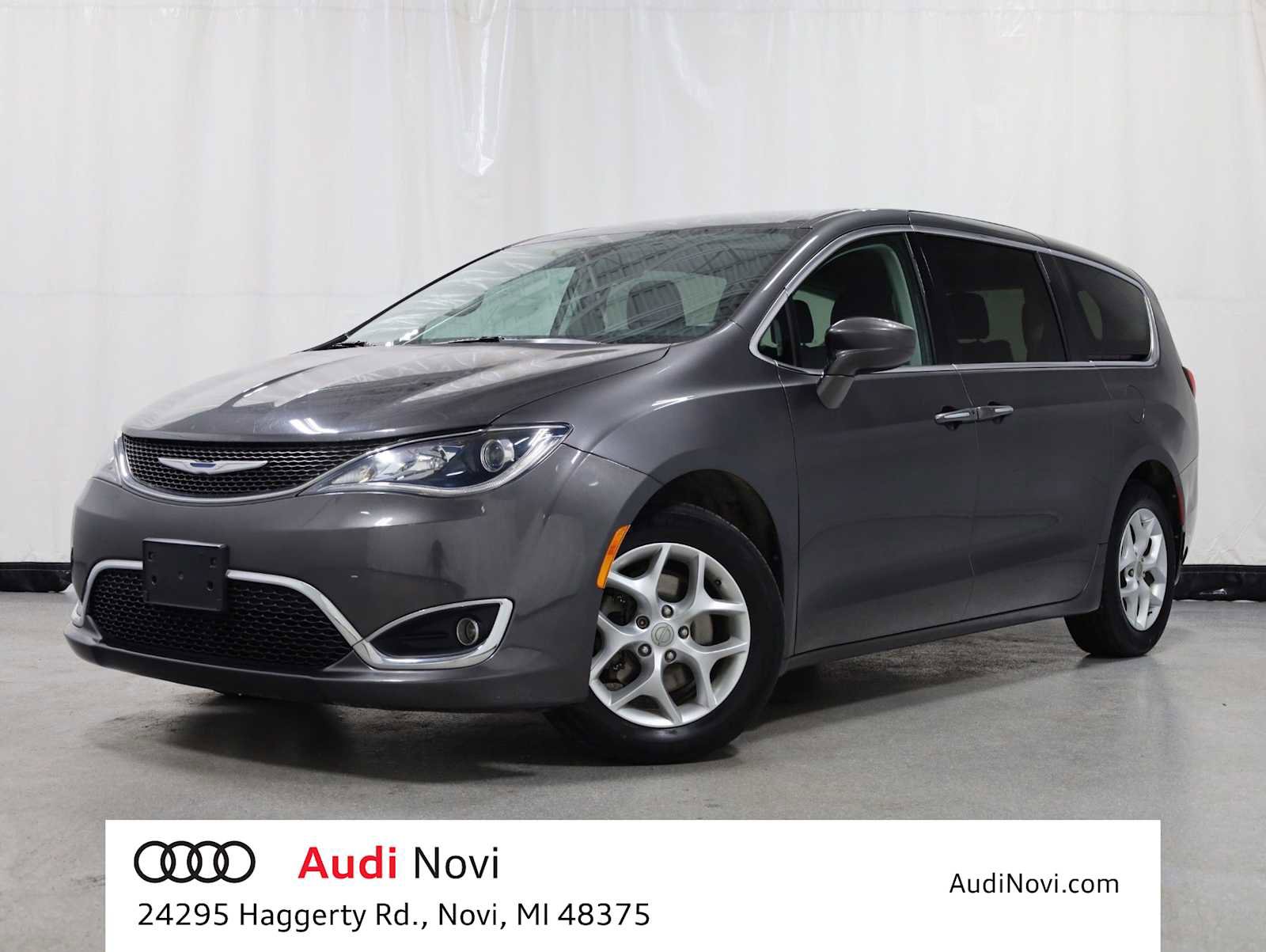Used 2018 Chrysler Pacifica Touring Plus w/ Tire & Wheel Group FWD image 1