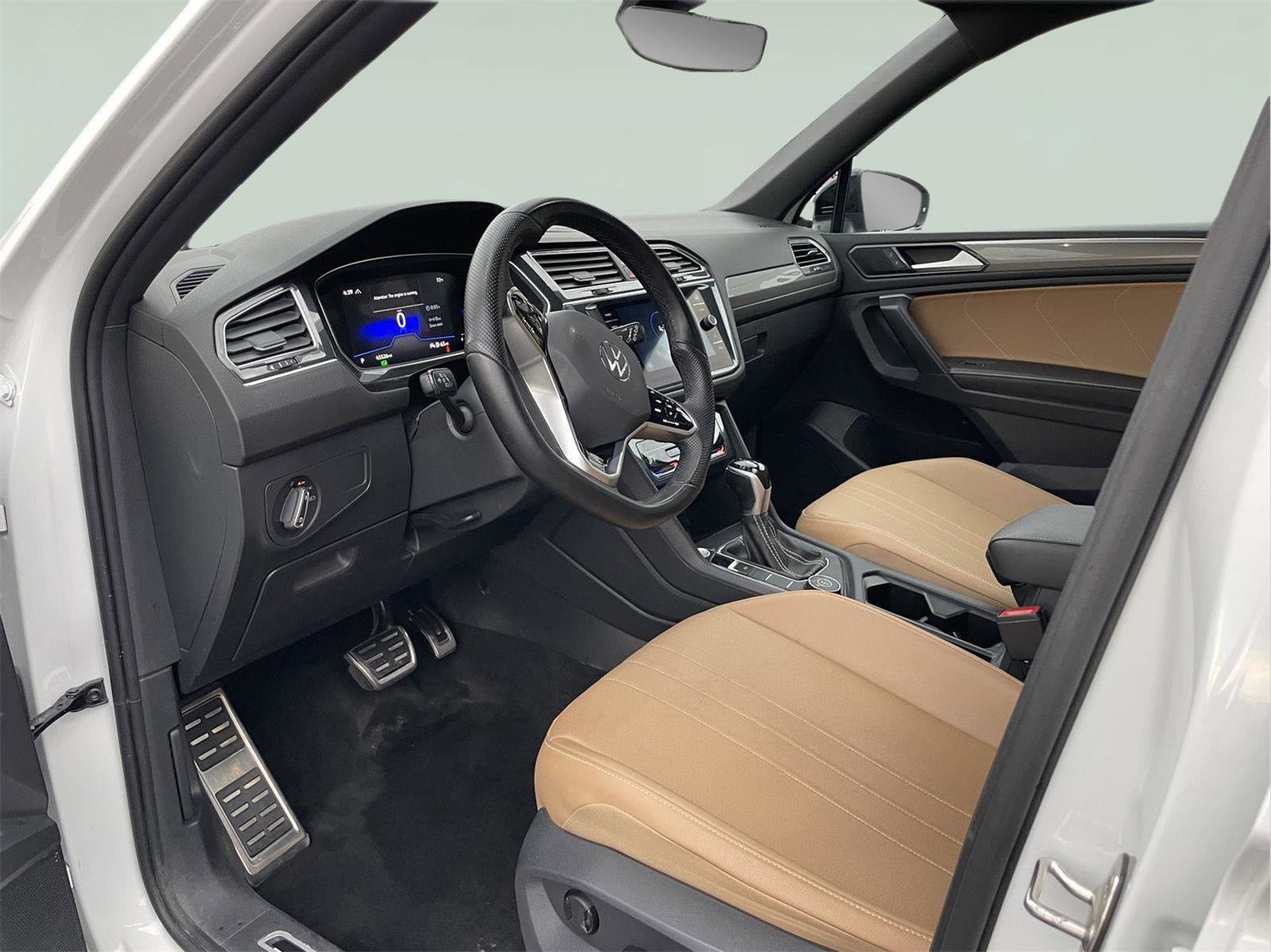 Used 2023 Volkswagen Tiguan SE R-Line AWD/4WD image 11