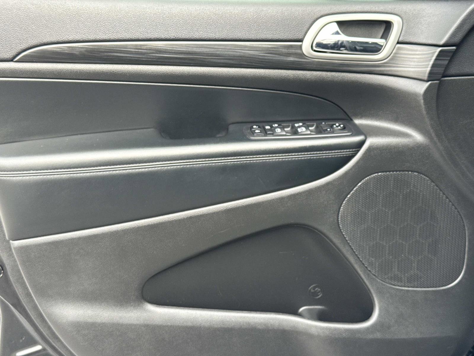 Used 2019 Jeep Grand Cherokee Altitude image 16