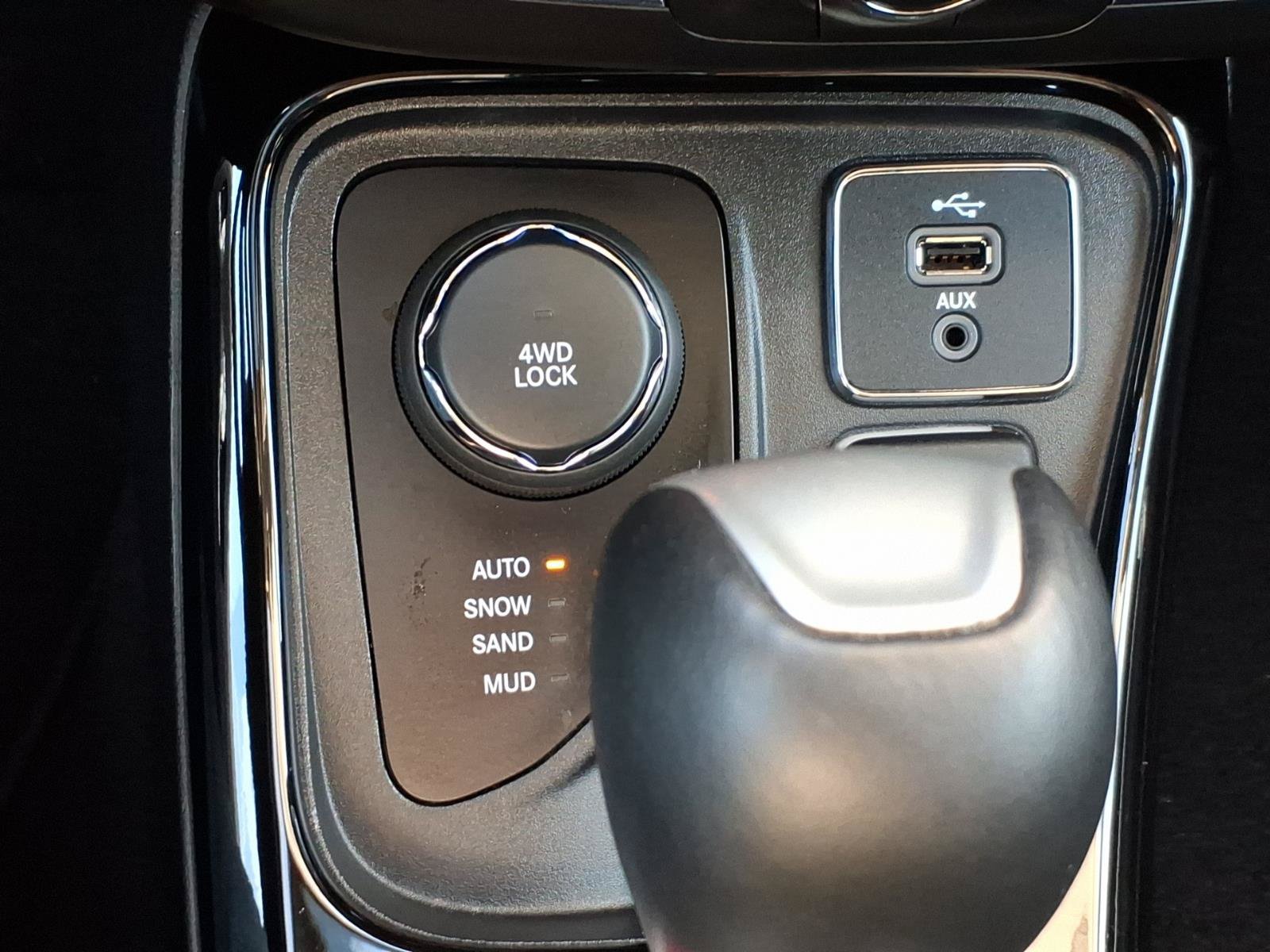 Used 2018 Jeep Compass Limited w/ Navigation Group AWD/4WD image 18