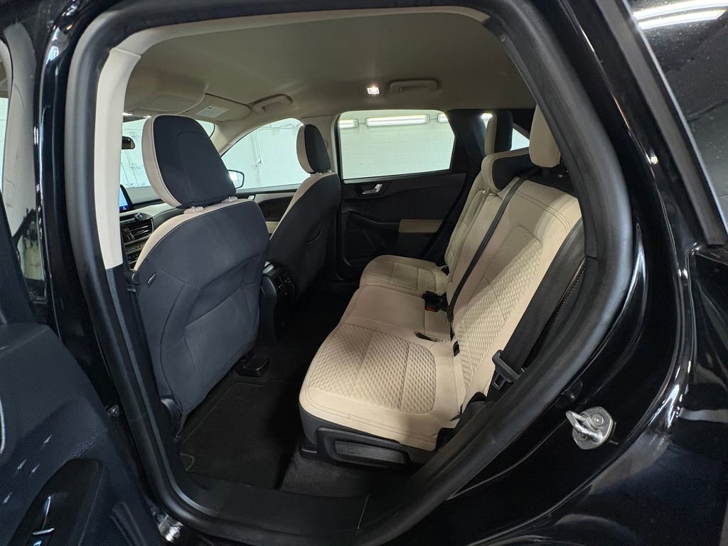 Used 2020 Ford Escape SE image 27