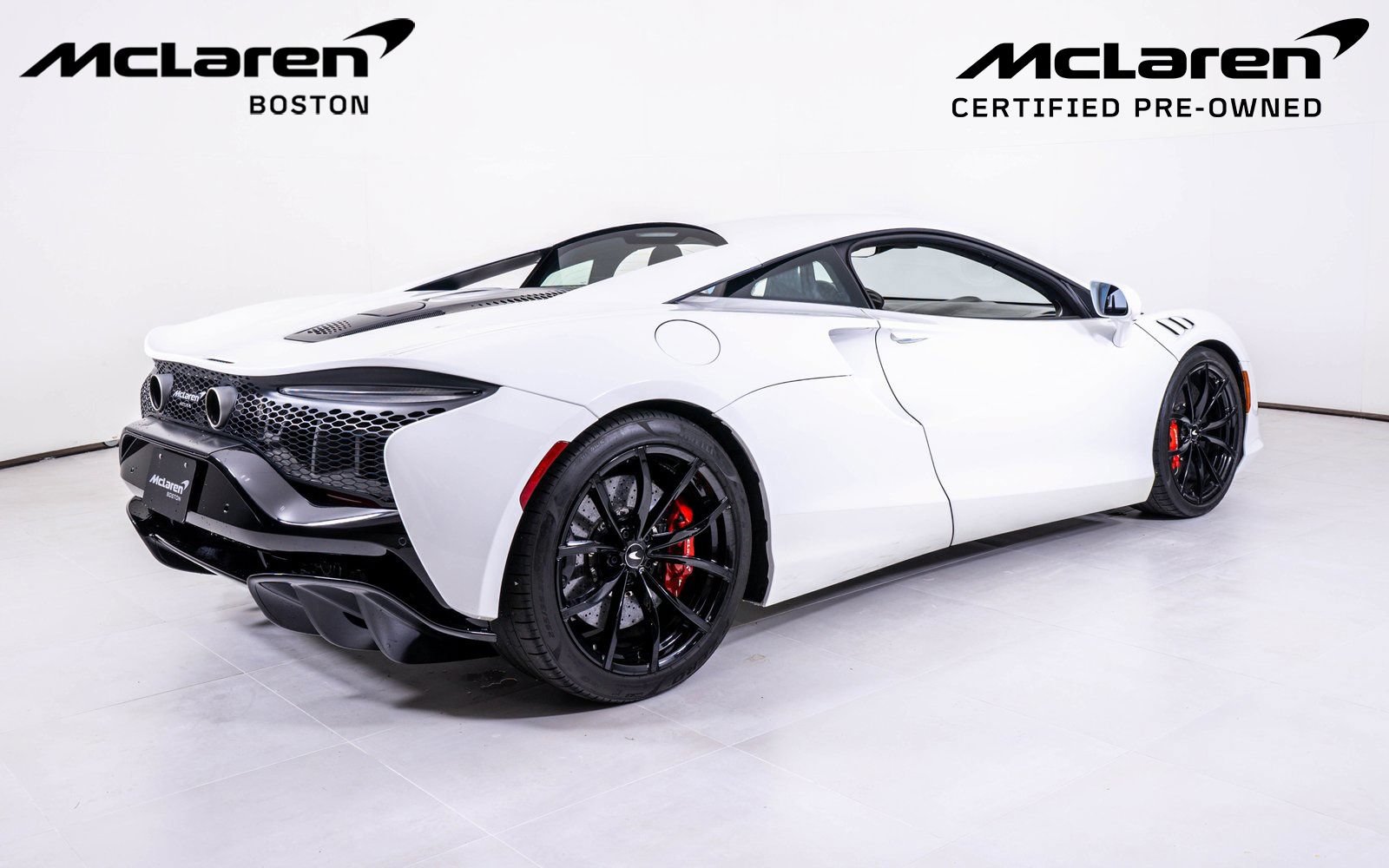 Used 2023 McLaren Artura RWD image 5