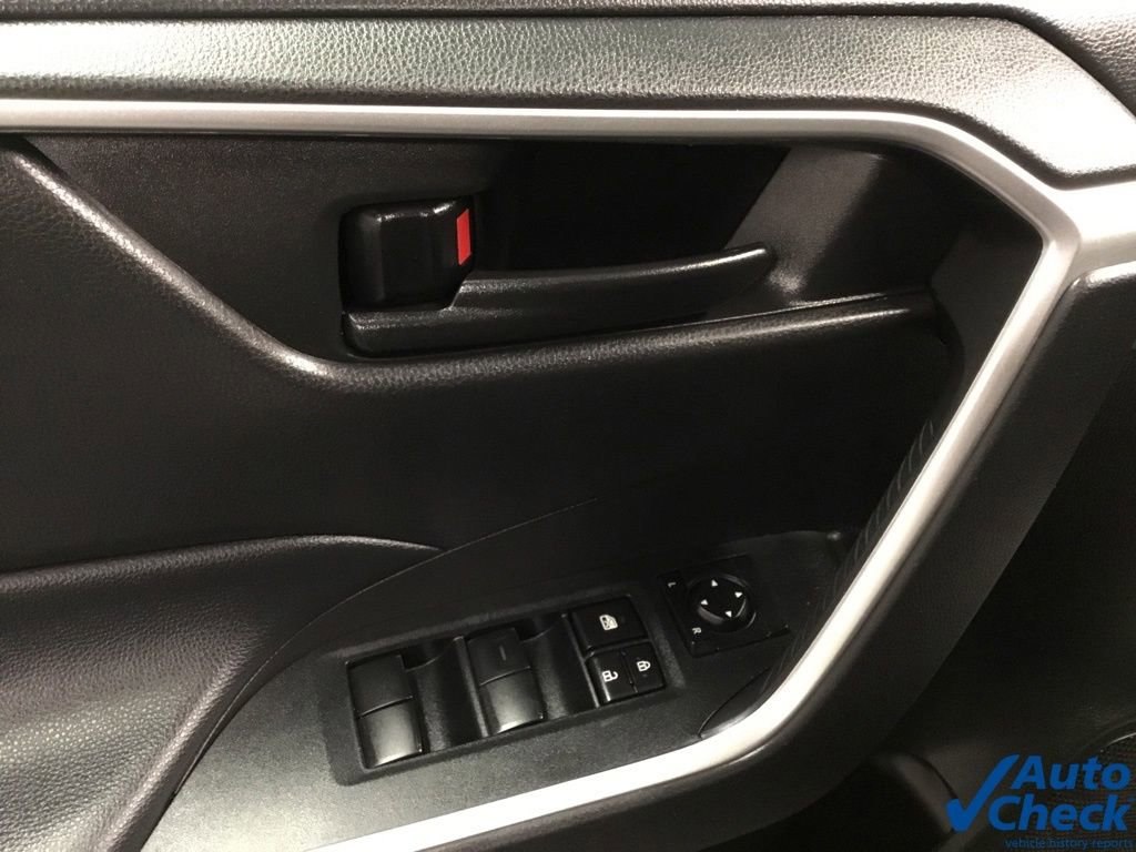 Used 2022 Toyota RAV4 LE AWD/4WD image 21