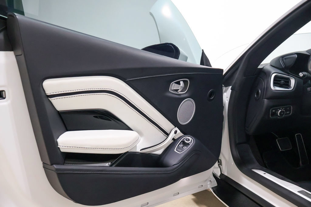 Used 2023 Aston Martin V12 Vantage RWD image 27