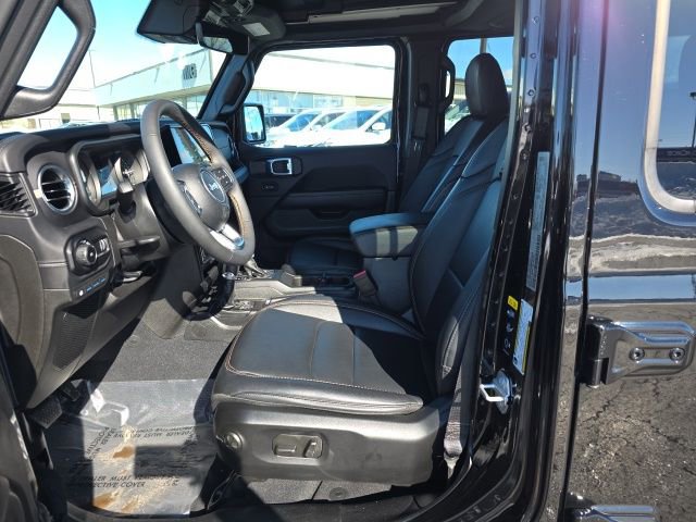 Used 2025 Jeep Wrangler Unlimited Sahara w/ Safety Group image 11