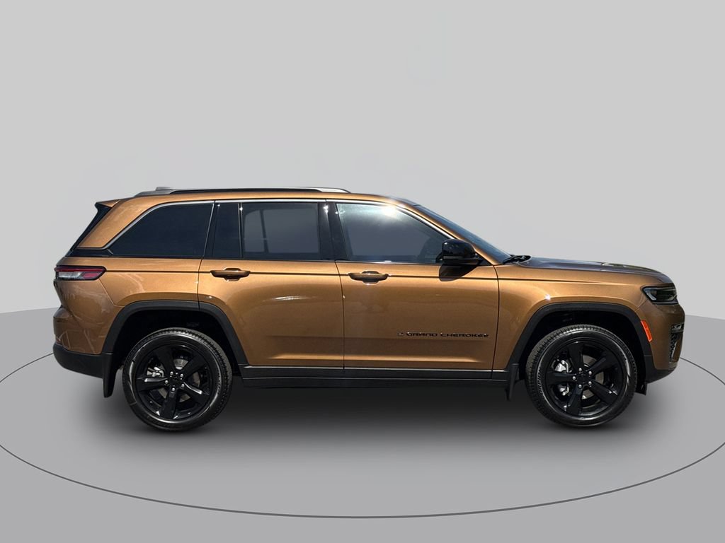 New 2026 Jeep Grand Cherokee Limited w/ Limited Altitude Package AWD/4WD image 2