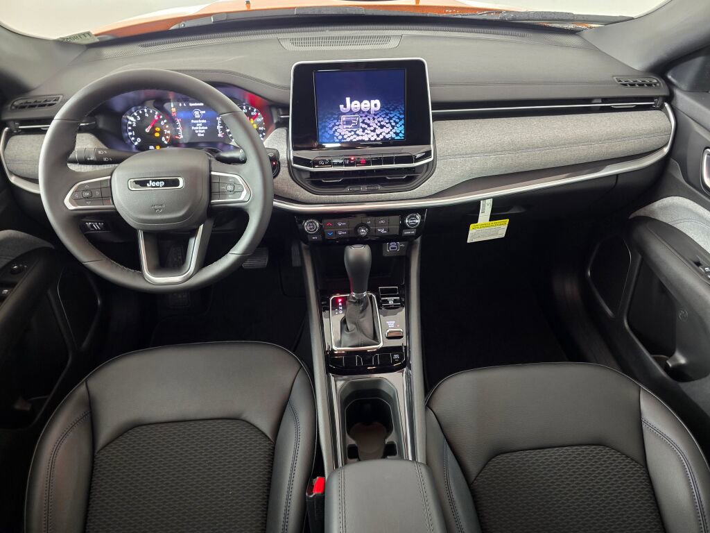 New 2026 Jeep Compass Latitude image 19